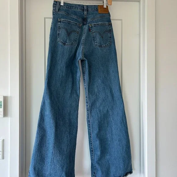 Levi's Ribcage Bell Jeans - Picture 8 of 8
